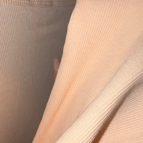 GUESS - NWT Peach Long-Sleeve Ribbed Top Size Large - Picture 14 of 14